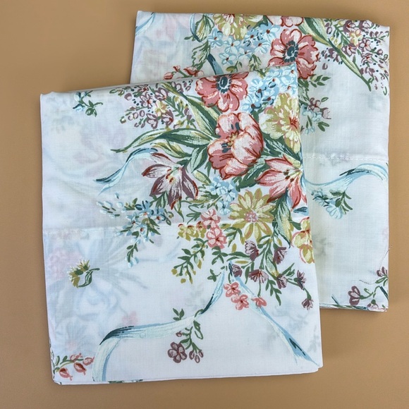 Vintage Other - Vintage pillowcases pair of Pequot standard size floral pattern